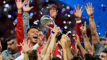 Toluca's players celebrate with the winner's trophy after beating America on the Mexican soccer league final match at Nemesio Diez stadium in Toluca, Mexico, Sunday, May 25, 2025. (AP Photo/Fernando Llano)