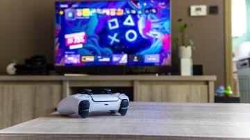 Una TV demasiado grande puede traer inconvenientes si tu intención es utilizarla para jugar con tu consola de videojuegos