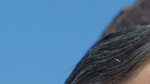 Si se aprueba, el proyecto de ley exigiría a las escuelas colocar un "cartel duradero o una copia enmarcada" de los Diez Mandamientos en cada aula.