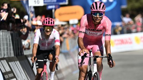 CHAMPOLUC (Italy), 30/05/2025.- Mexican rider Isaac Del Toro (R) of UAE Team Emirates XRG in the overall leader's pink jersey, and Ecuadorian rider Richard Carapaz of Education -Easypost team react after crossing the finish line during the 19th stage of the Giro d'Italia cycling race over 166 km from Biella to Champoluc, Italy, 30 May 2025. (Ciclismo, Italia) EFE/EPA/LUCA ZENNARO
