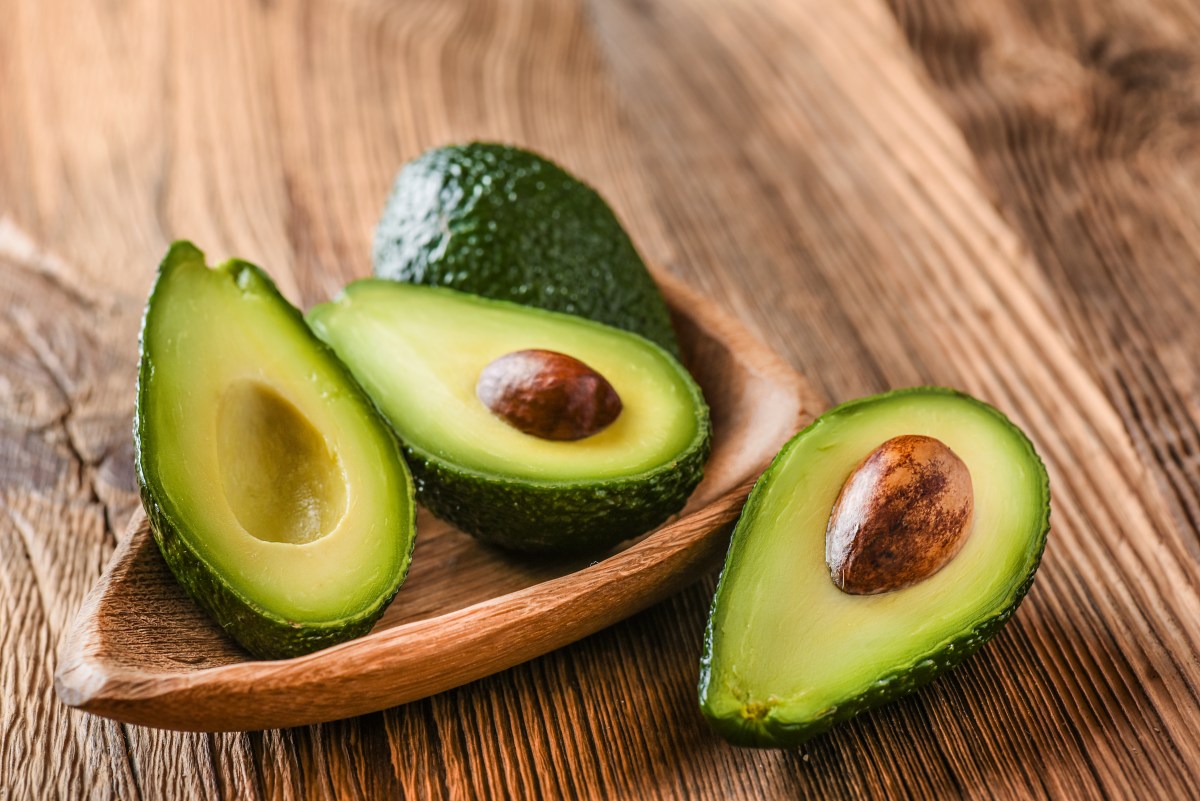 El truco definitivo para que tus aguacates duren más tiempo, según una experta en cocina