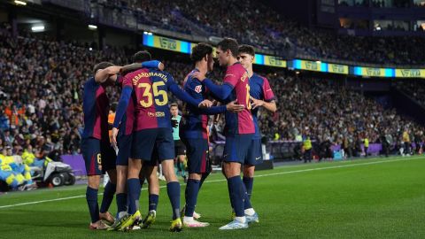 VALLADOLID, 03/05/2025.- Los jugadores del Barcelona celebran el segundo gol ante el Valladolid, durante el partido de LaLiga de fútbol que Real Valladolid y FC Barcelona disputan este sábado en el estadio José Zorrilla. EFE/R. García