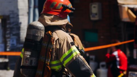 La explosión provocó daños estructurales significativos, por lo que el edificio fue declarado inseguro.