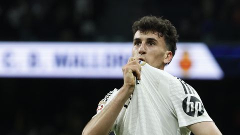 MADRID, 14/05/2025.- El defensa del Real Madrid Jacobo Ramón Naveros celebra su gol durante el partido de la jornada 36 de LaLiga de fútbol que Real Madrid y RCD Mallorca disputan este miércoles en el estadio Santiago Bernabéu. EFE/Chema Moya