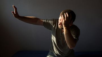 Cerrar tu aura puede ayudar a no recibir energías negativas.