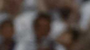 MADRID, 24/05/2025.- El centrocampista croata del Real Madrid Luka Modric recibe una ovación tras ser sustituido en su último partido en el Santiago Bernabéu durante el partido de la jornada 38 de LaLiga EA Sports entre Real Madrid y Real Sociedad celebrado este sábado en el estadio Santiago Bernabéu de Madrid. EFE/ J.J.Guillén