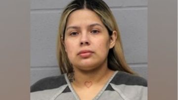 La mujer permanece detenida en el Complejo Correccional del Condado de Travis con una fianza de $75,000 dólares