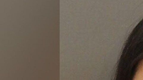 La madre del niño, Allie Qiu, de 35 años, fue arrestada en el lugar y enfrenta cargos por lesiones graves a un menor.