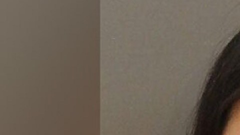 La madre del niño, Allie Qiu, de 35 años, fue arrestada en el lugar y enfrenta cargos por lesiones graves a un menor.