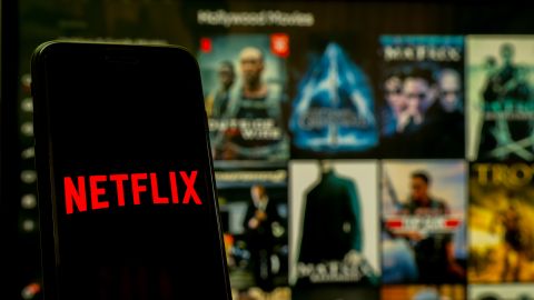 En apenas unos días, la producción que narra la operación antiterrorista más extensa del siglo XXI domina los listados de Netflix.