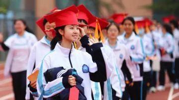 Estados Unidos se está convirtiendo en una opción difícil para los estudiantes chinos que desean estudiar en el extranjero.