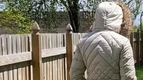 Aracely con sus dos hijas en un refugio en Buffalo, NY.