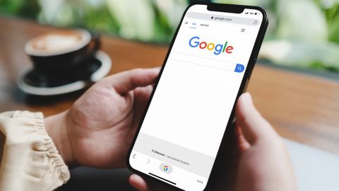 Apple corre el riesgo de perder miles de millones de dólares al año si Google es encontrada culpable de violar la ley antimonopolio