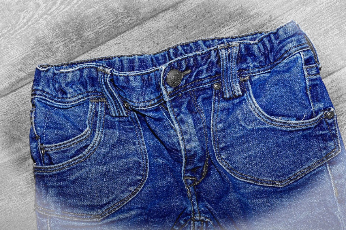 Los botones metálicos de los jeans tienen una función que muy pocos conocen: los detalles