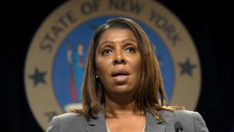 La fiscal general de NY, Letitia James, ha dirigido varios procesos judiciales contra Donald Trump.