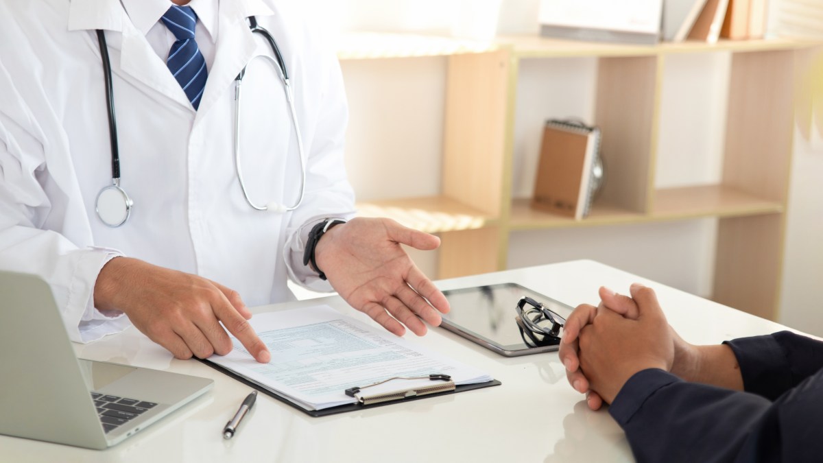 ¡Cuidado! 5 Servicios de Salud Clave que Medicare NO Cubre (y Cómo Protegerte)