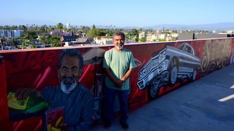 José Rodríguez, vendedor ambulante, es parte de la obra.