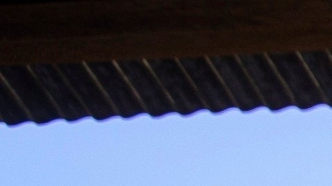 El exmigrante Eduardo Jiménez tiene un taller de carpintería en Cajola, Guatemala, donde crea puertas y trabajos de madera para viviendas pagadas con dinero enviado desde Estados Unidos.