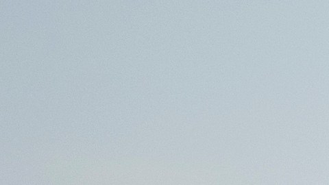Evacuados de Afganistán llegan a España en agosto de 2021 después que EE.UU. retiró sus tropas de ese país.