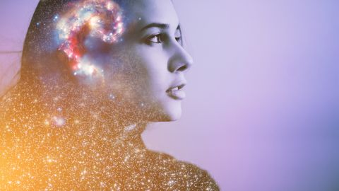 De acuerdo con la espiritualidad, a través del pensamiento enviamos señales al universo.