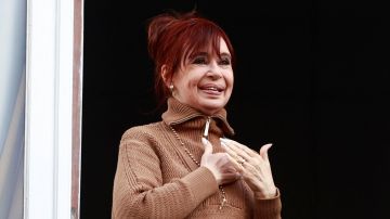 Cristina Kirchner comienza a cumplir prisión domiciliaria tras confirmarse su sentencia a 6 años de cárcel por corrupción en Argentina