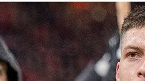 AC Milan's Luka Jovic applauds the fans after the end of the Europa League soccer match between Rennes and AC Milan at the Roazhon Park stadium in Rennes, western France, Thursday, Feb. 22, 2024. (AP Photo/Mathieu Pattier)