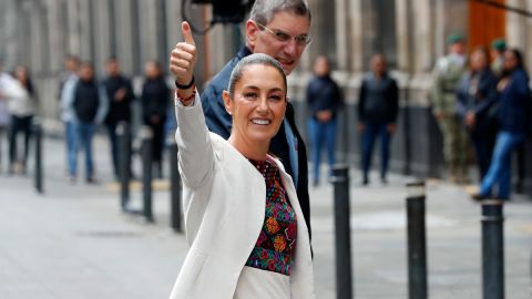 "¡Viva la democracia!", dice Sheinbaum al emitir su voto en las elecciones judiciales en México