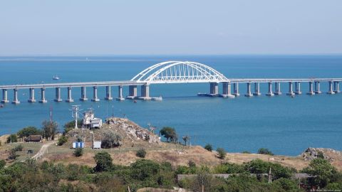 Operación especial: Ucrania dice que dañó puente en Crimea