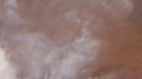 Además de los videos virales, el satélite Copernicus Sentinel-2C capturó la furia del Etna el 2 de junio, mostrando la enorme columna de humo y los ardientes ríos de lava que bajaban por el Valle del Bove.