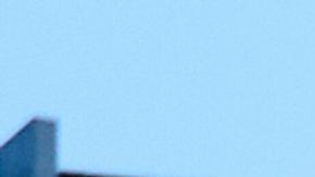 Un dron ruso ataca un edificio durante el ataque aéreo masivo con misiles y drones de Rusia en Kiev.