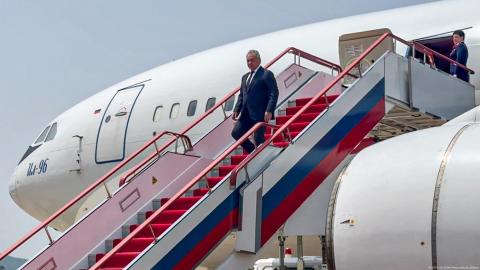 El secretario del Consejo de Seguridad ruso, Serguéi Shoigú, a su arribo al aeropuerto internacional de Pyongyang.