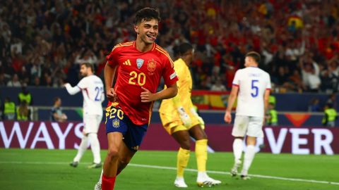 Stuttgart (Germany), 05/06/2025.- Spain's Pedri celebrates scoring the 4-0 goal during the UEFA Nations League semi-final soccer match between Spain and France, in Stuttgart, Germany, 05 June 2025. (Francia, Alemania, España) EFE/EPA/ANNA SZILAGYI