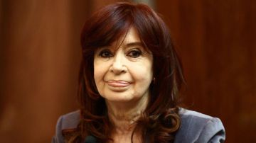 Cristina Kirchner a prisión domiciliaria: condenan a 6 años por corrupción e inhabilitan políticamente de por vida a la expresidenta de Argentina