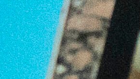 El exsecretario de Justicia de EE. UU. Merrick Garland, junto con la administradora de la DEA Anne Milgram, con retratos de personas que murieron por drogas, en Washington, el 26 de septiembre de 2023.