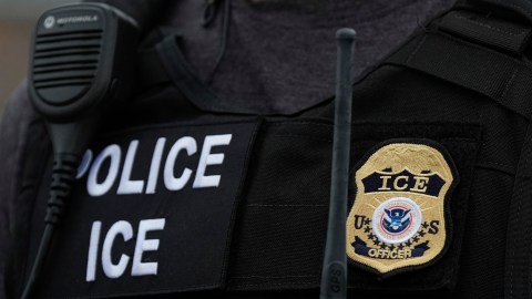 ICE está deteniendo a inmigrantes durante citas regulares en cortes.