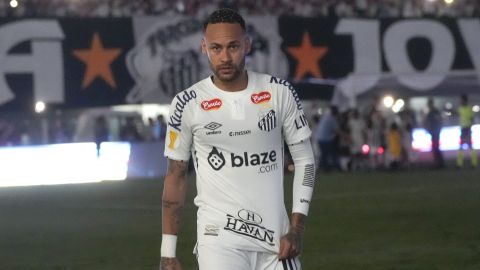 Neymar Jr. milita en el Santos de Brasil.