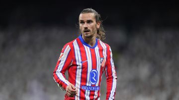 Atletico Madrid's Antoine Griezmann during a Spanish La Liga soccer match between Real Madrid and Atletico Madrid at the Santiago Bernabeu stadium in Madrid, Saturday, Feb. 8, 2025. (AP Photo/Manu Fernandez)