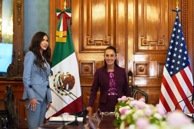 Sheinbaum responde a Noem que "es absolutamente falso" que aliente protestas en EE.UU.