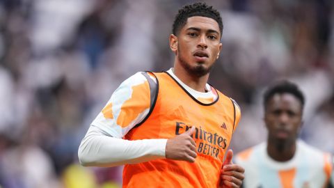 Real Madrid's Jude Bellingham warms up prior a Spanish La Liga soccer match between Real Madrid and Valencia at the Santiago Bernabeu stadium in Madrid, Spain, Saturday, April 5, 2025. (AP Photo/Manu Fernandez)