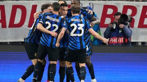 Inter Milan's Lautaro Martinez, center, celebrates with teammates after scoring opening goal during the Champions League quarterfinals first leg soccer match between FC Bayern Munich and Inter Milan, at the Allianz Arena in Munich, Germany, Tuesday, April 8, 2025. (AP Photo/Matthias Schrader)