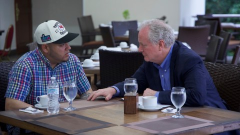 El 17 de abril el senador Van Hollen logró reunirse con Ábrego García en El Salvador.