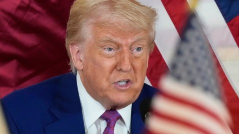 Trump dice que EE.UU. destruyó las instalaciones iraníes y critica a quienes lo cuestionan