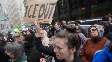 En Nueva York hubo protestas contra detenciones de inmigrantes en cortes.
