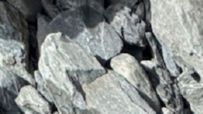 Su esposa evitó que se ahogara sosteniéndole la cabeza fuera del agua hasta que llegó un equipo de rescate aéreo.