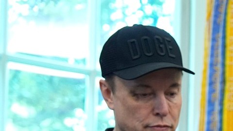 Elon Musk y el presidente Trump se pelean "en tiempo real".