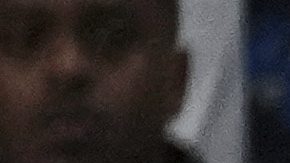 Tyrese Haliburton es felicitado por su compañero Aaron Nesmith (23) luego de anotar la canasta del triunfo de los Pacers de Indiana en el último segundo del juego 1 de las Finales de la NBA contra Oklahoma City.