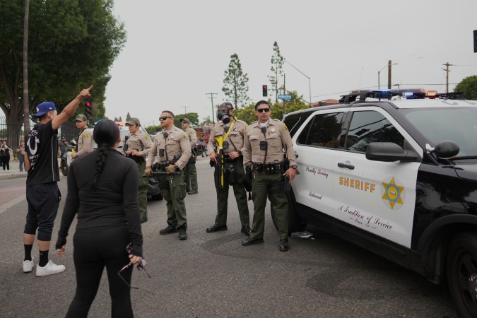 Sheinbaum confirma detención de 35 mexicanos en Los Ángeles: "No es con redadas y violencia como se va a atender el fenómeno migratorio"