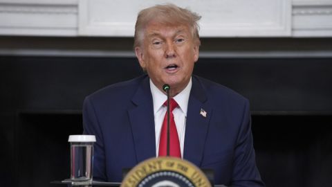 El presidente Trump mantuvo sus críticas contra el gobernador de California.