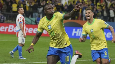 Vinícius Jr. celebra el gol que le dio a Brasil su boleto a la Copa del Mundo.