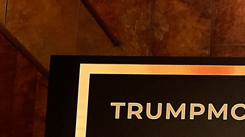 Eric Trump, Don Hendrickson, Eric Thomas, Patrick O'Brien and Donald Trump Jr., en el anuncio de Trump Mobile.